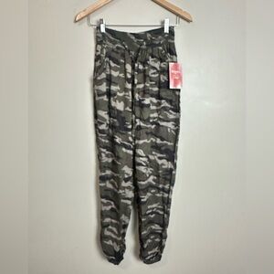 Ci Sono Size XL Camouflage and Pink Joggers